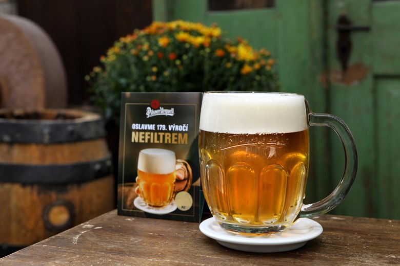 Nejoblíbenější pivo Volby sládků,  Nefiltrovaný ležák Pilsner Urquell bude v říjnu na čepu ve více než 1500 hospodách.